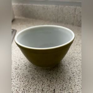 Vintage Pyrex Olive Green 1-1/2 Qt. Mixing Bowl #402